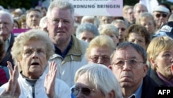 Пенсионеры Германии уже возражали против снижения снижения своих доходов (Берлин, 2003 год)